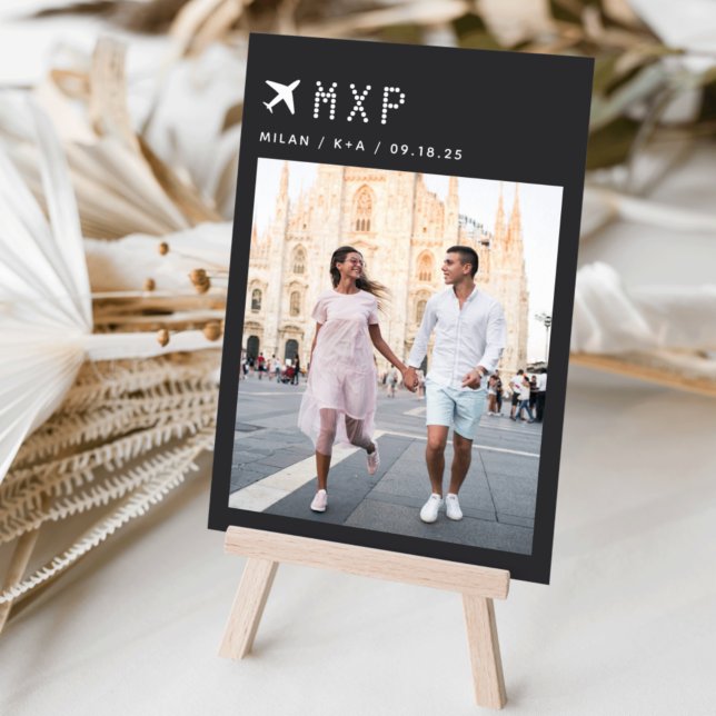 Foto und Flughafencode für Hochzeitreisen Tischnummer (Von Creator hochgeladen)