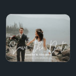 Foto und Handschrift Typografie Save the Date H Magnet<br><div class="desc">Schicken Sie Ihren Gästen Save the Date einen Schick mit Ihrem Foto und dieser handschriftlichen Save the Date Nachricht. Horizontal.</div>