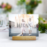 Foto und Name des Reiseziels Tischnummer<br><div class="desc">Fügen Sie Ihren Hochzeitsempfängertischen eine besondere Touch mit diesen benutzerdefinierten Foto-Tischkarten hinzu. Benennen Sie jede Tabelle nach einem unvergesslichen Reiseziel und fügen Sie ein Foto und den Zielnamen hinzu. Ihr Foto erscheint in voller Blende mit einem undurchsichtigen geometrischen Element, das die Mitte abdeckt, und der Ortsname in modernen schwarzen Schriften....</div>