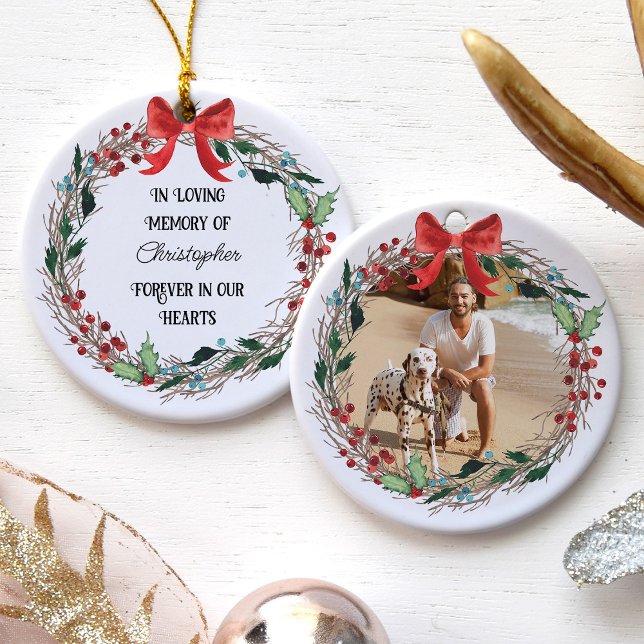 Foto und Name des rustikalen Kranzes Keramik Ornament (In loving memory ornament with traditional christmas wreath and photo)
