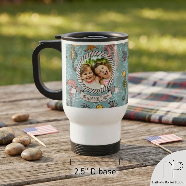 Foto und Text des Lebens im Nautischen Vatertag Reisebecher (Father's Day Ocean Travel Mug features hand-drawn seahorses, jellyfish, starfish, and red coral)