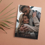 Foto V MOD Chic 8 Save the Date Einladung<br><div class="desc">Einfach, modern, einzigartig, Schwarz & Weiß beschreiben Sie Ihr Foto Save the Date, das Sie in den Mittelpunkt stellt. Maßgeschneiderte Qualität ohne Sonderpreis, diese Einladung wird auf hochwertigen, beruflichen Druckern gedruckt. Und mit unseren Vorlagen können Sie ganz einfach Ihre eigene Einladung machen. Besuchen Sie diese Seite, um Ihr Foto speichern...</div>