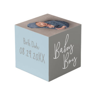 Foto vom Baby im Kinderzimmer, Geburtsdatum Blau G Würfel