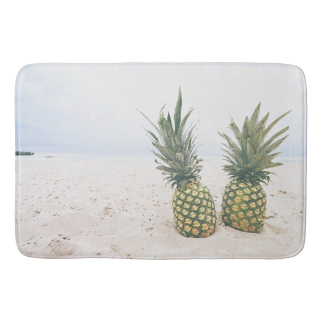Foto von 2 Ananas am Strand Badematte (Vorderseite)