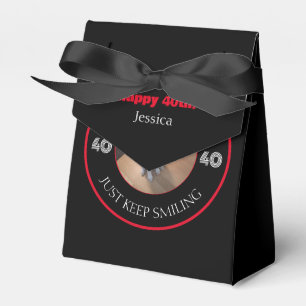 Foto von Hundegrägen Geburtstag 40 Schwarz und Rot Geschenkschachtel