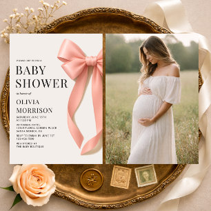 Foto von Mädchen mit rosa Schleife zur Babyparty Einladung