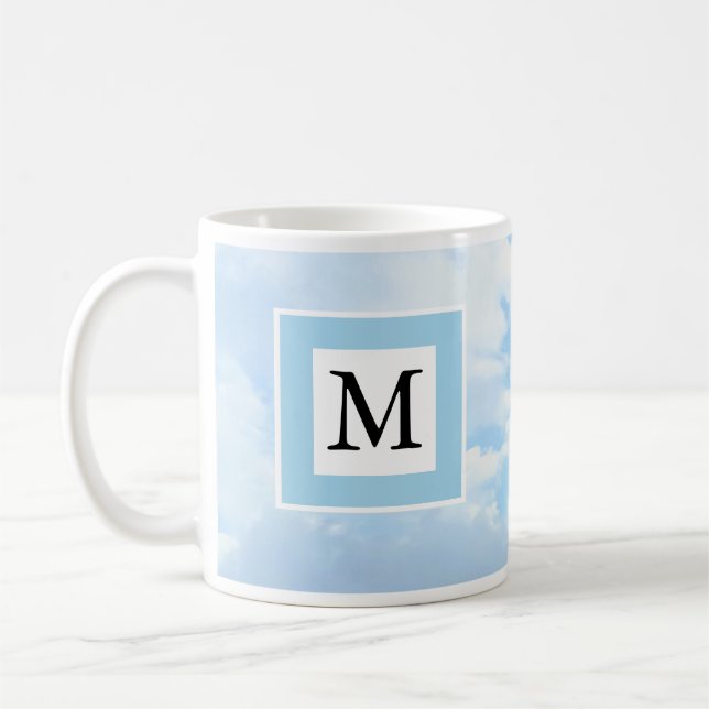 Foto von Soft Blue Sky Custom Single Initial Kaffeetasse (Links)