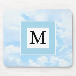 Foto von Soft Blue Sky Custom Single Initial Mousepad