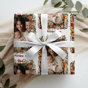 Foto von wunderlichen Weihnachtsfiguren aus einem  Geschenkpapier