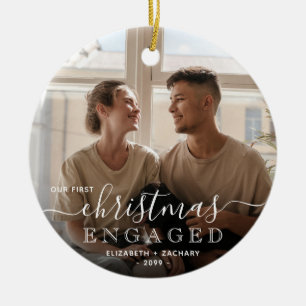 Foto Weiße Typografie Erstes Weihnachten Verlobt Keramik Ornament