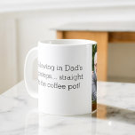 Foto wie Vater wie Tochter oder Sohn Kaffeetasse<br><div class="desc">Feiern Sie die besondere Bindung zwischen Vater und Kind mit unserer herzerwärmenden Tasse "Wie Vater wie Tochter oder Sohn". Dieser personalisierte Schlamm erfasst das Wesen der einzigartigen Verbindung, die ein Vater mit seinem Kind verbindet, und macht ihn zum perfekten Geschenk für den Vatertag, Geburtstage oder jeden Anlass. Diese liebevoll gestaltete...</div>