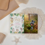Foto Wild One Jungle Safari Tier 1. Geburtstag Einladung<br><div class="desc">Niedliches Gold und grüner Dschungel & Safari Thema "Wild One" Foto 1. Geburtstag Einladung mit wilden Tier- und tropischen Blätter Design mit Gold und grünem Blattmuster auf der Rückseite. Bildbeispiel von "Pexels" aus Pixabay.</div>