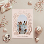 Foto zum Meeresleben Folien Feiertagskarte<br><div class="desc">Unsere wunderschöne See und die Begrüßung unserer Ferienkollektion werden durch die natürliche Schönheit des Meeres- und Ozeanlebens inspiriert. Unsere Rose Goldfolie-Urlaubskarte zeigt unsere wunderschöne handgezeichnet Meereswelt in elegantem und skurrilen Design. "Seas & Greeting" ist in einem eleganten Drehbuch-Schriftart in Rose Gold geschrieben, zusammen mit unserer wunderschönen Ozean-Pflanze, die auch in...</div>