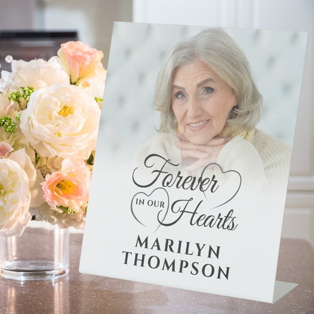 Foto zur Beerdigungsdenkung in UNSEREN HERZEN Sockelschild (Von Creator hochgeladen)