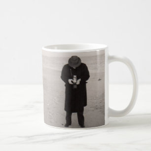 Fotograf der 40er Jahre am Strand Kaffeetasse