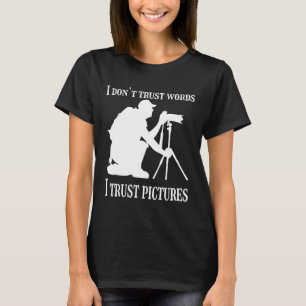 Fotograf Kamera Ich vertraue Wörtern nicht, ich ve T-Shirt