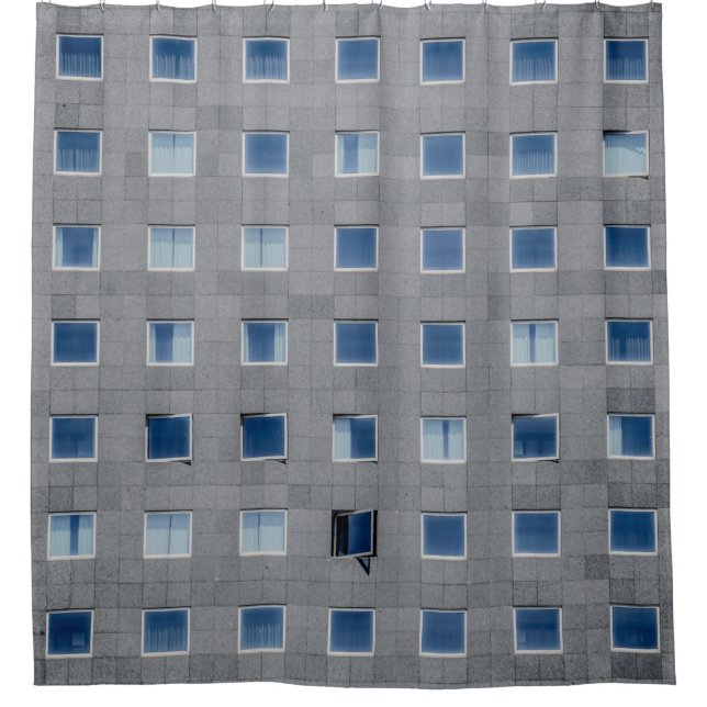 Fotografie aus grauem Gebäude Duschvorhang (Vorderseite)
