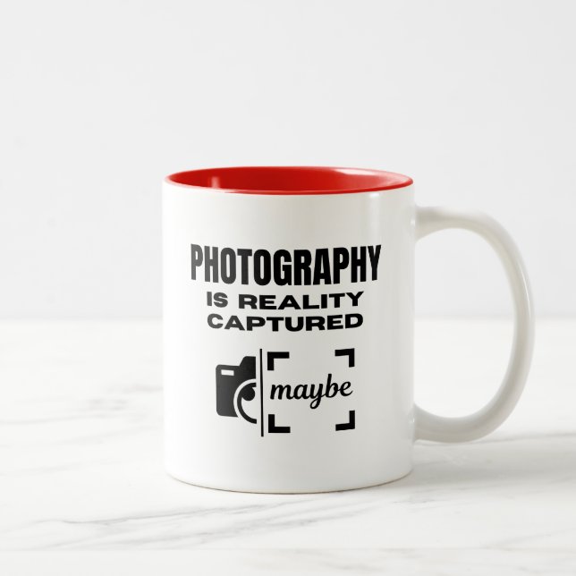 Fotografie ist Realität erfasst - vielleicht Zweifarbige Tasse (Rechts)