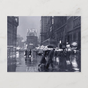 FOTOGRAFIE: NYC der 40er Jahre im Regen Postkarte