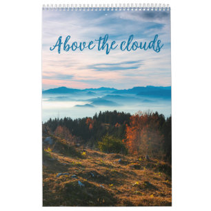 Fotografie von Bergen über den Wolken Kalender