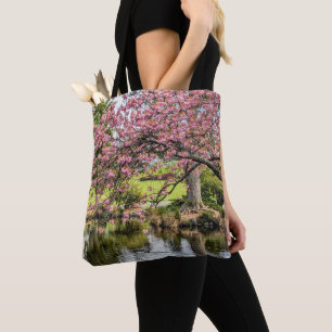 Fotografische Darstellung von rosa Kirschblüten un