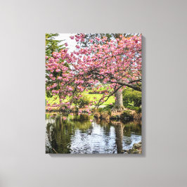 Fotografischer Druck von rosa Kirschblüten und Tei Leinwanddruck