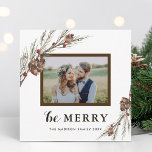 Fotokarte für den Weihnachtskiefer | Platz Feiertagskarte<br><div class="desc">Dieses Design umfasst Aquarellkiefer,  Kiefernäste und rote Beeren mit rechteckigem Rahmen. Für eine weiter gehende Anpassung dieses Designs klicken Sie bitte auf den Button "Anpassen".</div>