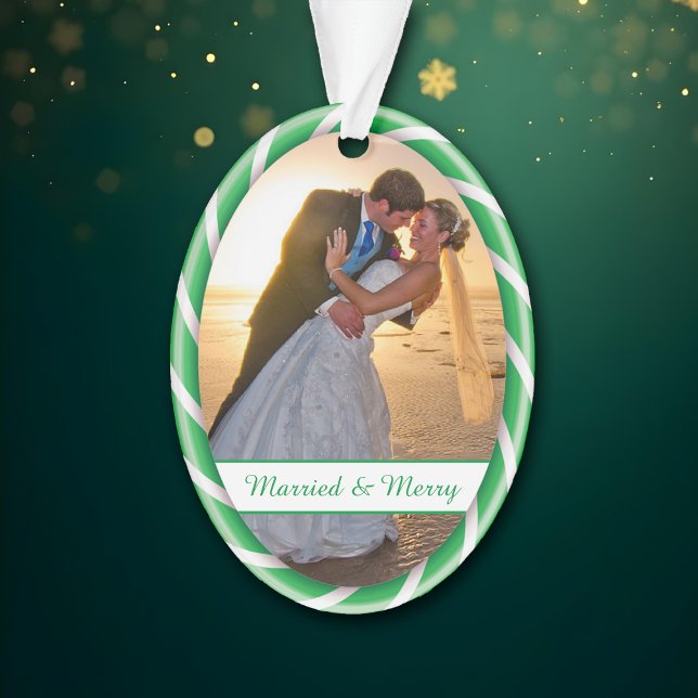 Fotoplatte mit weißer Candy Cane Ornament (Von Creator hochgeladen)