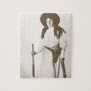 Fotoporträt einer Cowgirl mit Gewehr, um 1910 Puzzle