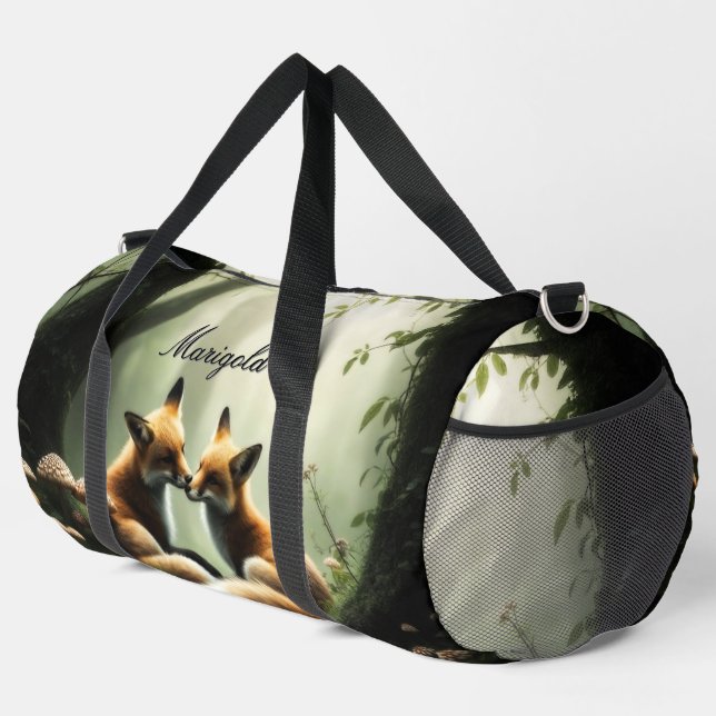 Fox Cuddle in Misty Forest Personalisiert Duffle Bag (Rechte Ecke)