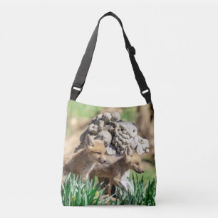 Fox Kits im Hudson Valley Tragetaschen Mit Langen Trägern