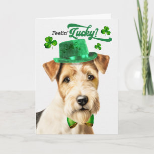Fox Terrier Hund fühlt sich am St. Patrick's Day g Feiertagskarte
