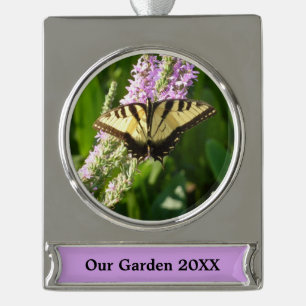 Frack Butterfly auf Lila Wildblumen Banner-Ornament Silber