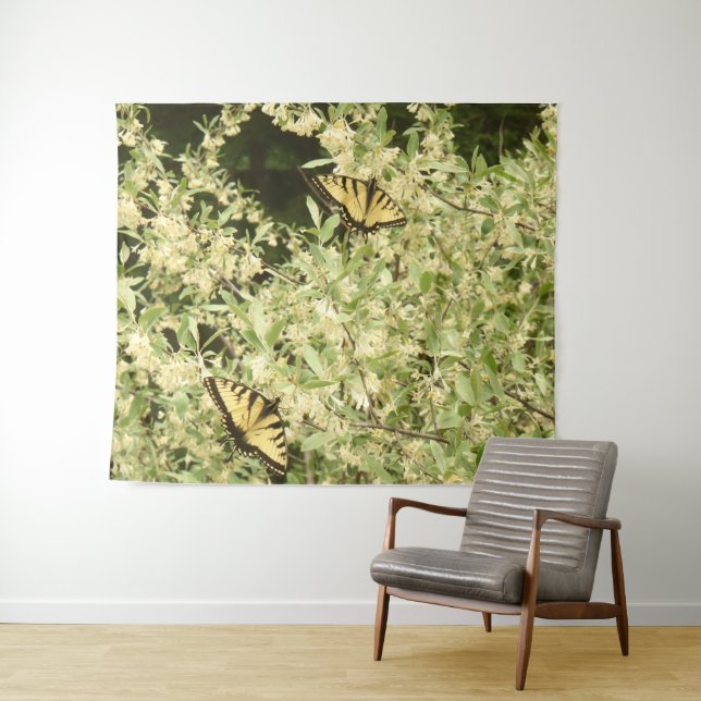 Frack-Schmetterlinge auf dem blühenden Strauß Wandteppich (Beispiel (Horizontal))