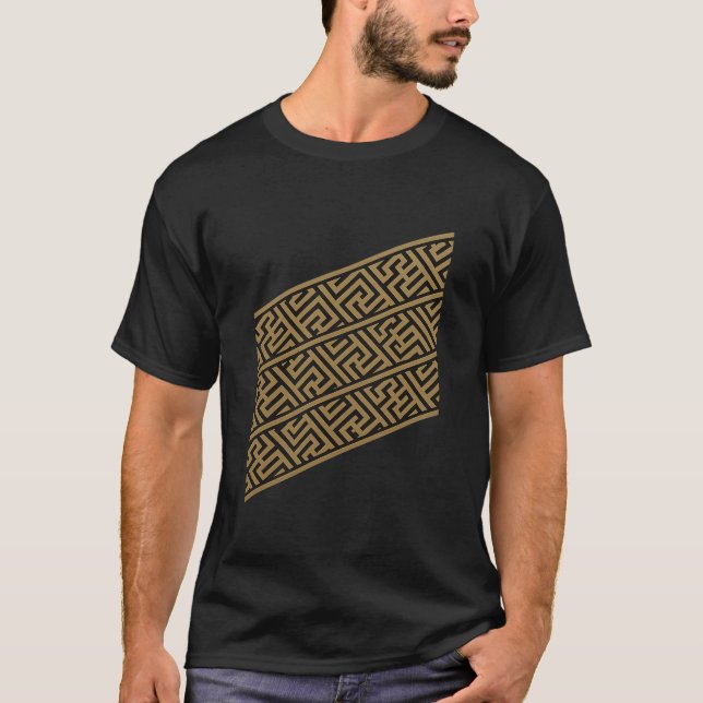 Fractal Layers of Life – Gold Geometric Diagonal T-Shirt (Vorderseite)