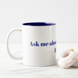Frag mich nach der Verschwörungstheorie des Mandel Zweifarbige Tasse