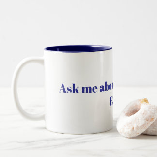 Frag mich nach der Verschwörungstheorie des Mandel Zweifarbige Tasse