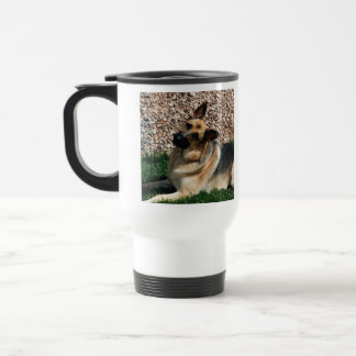 Fragender Schäferhund Reisebecher