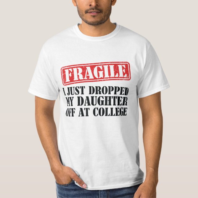 Fragil, dass ich meine Tochter gerade in der Uni a T-Shirt (Vorderseite)