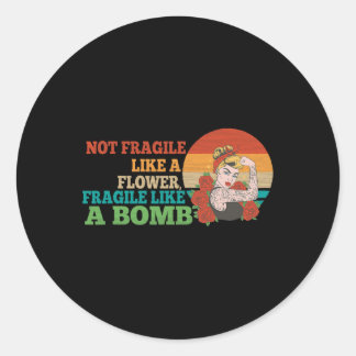 fragil wie eine Blume, aber eine Bombe Feminist 2 Runder Aufkleber