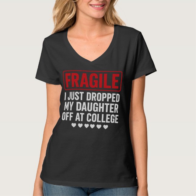 Fragile Mama/Vater fällt Tochter bei Uni ab T-Shirt (Vorderseite)