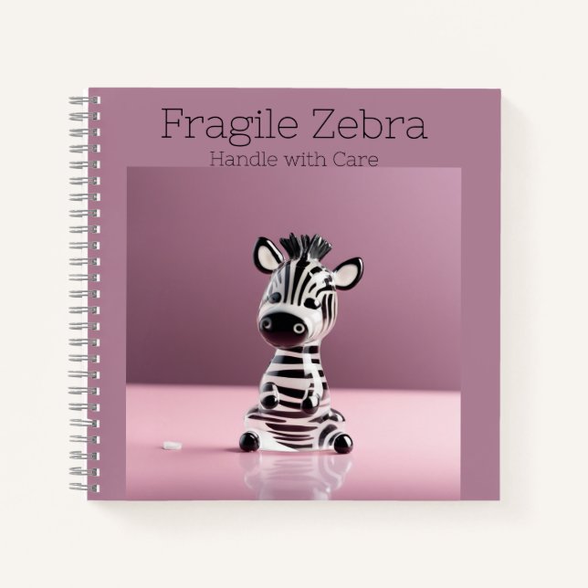 Fragile Zebra: Mit Vorsicht umgehen Notizbuch (Vorderseite)
