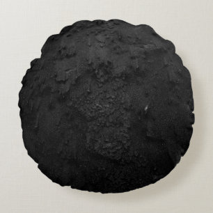 Fragment aus schwarzem und grauem Stein Rundes Kissen