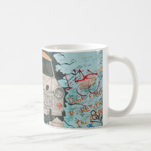 Fragment von Berliner Mauer Tasse