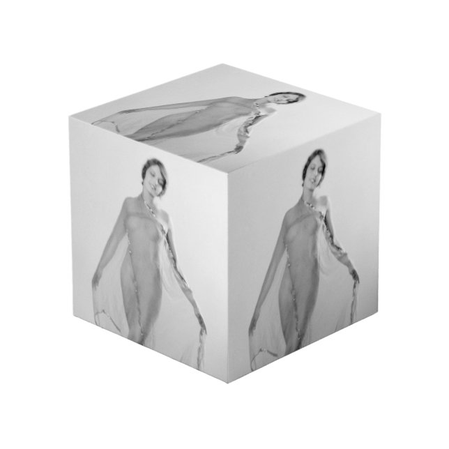 Francesca a Bella Ragazza, Schöne Italienische Gir Würfel (Vorderseite Schrägansicht)