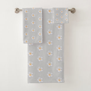 Frangipani Plumeria Blumen auf hellgrauem Silber Badhandtuch Set