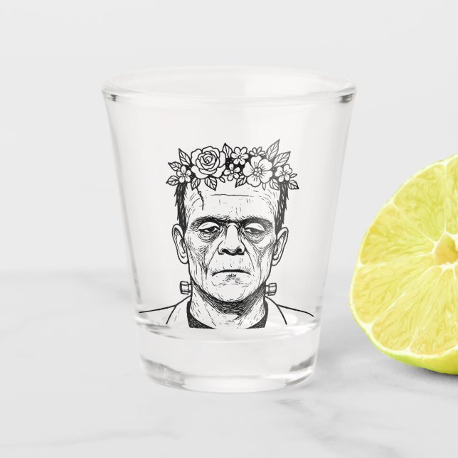 FRankenstien mit einem Blumenkranz Schnapsglas (Vorderseite)