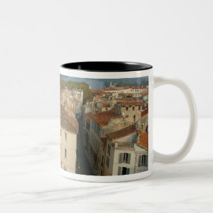 Frankreich, Arles, Provence, Stadtansicht von Zweifarbige Tasse
