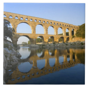 Frankreich, Avignon. Der Pont du Gard römisches Aq Fliese
