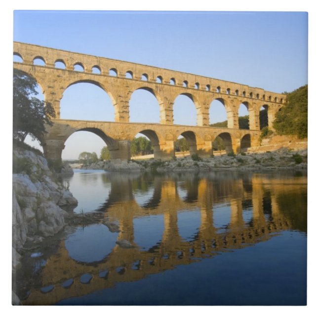 Frankreich, Avignon. Der Pont du Gard römisches Aq Fliese (Vorderseite)